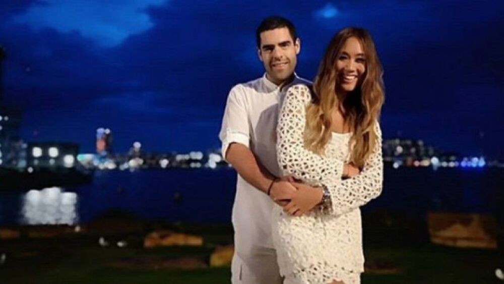 <div>Fue una gran sorpresa</div><div>La pareja no se imaginaba que al volver de sus envidiables vacaciones por Australia se iban a encontrar con esta noticia de que Chipi Vera ya no estaría dentro del canal. Lejos de amargarse, los enamorados se muestran muy fuertes en sus redes sociales en donde comparten los alimentos que van preparando.</div>