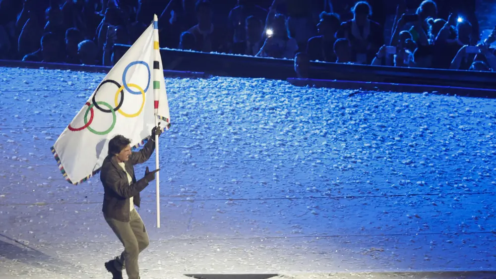 Los Ángeles 2028 recibe de París la bandera olímpica Los Ángeles 2028 recibe de París la bandera olímpica