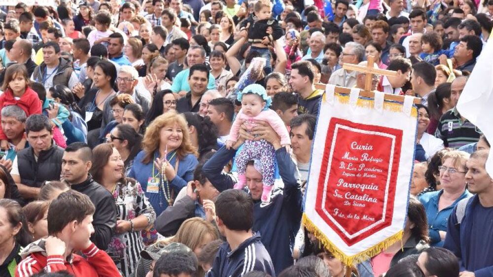Desde niños hasta ancianos fueron a la misa.jpg