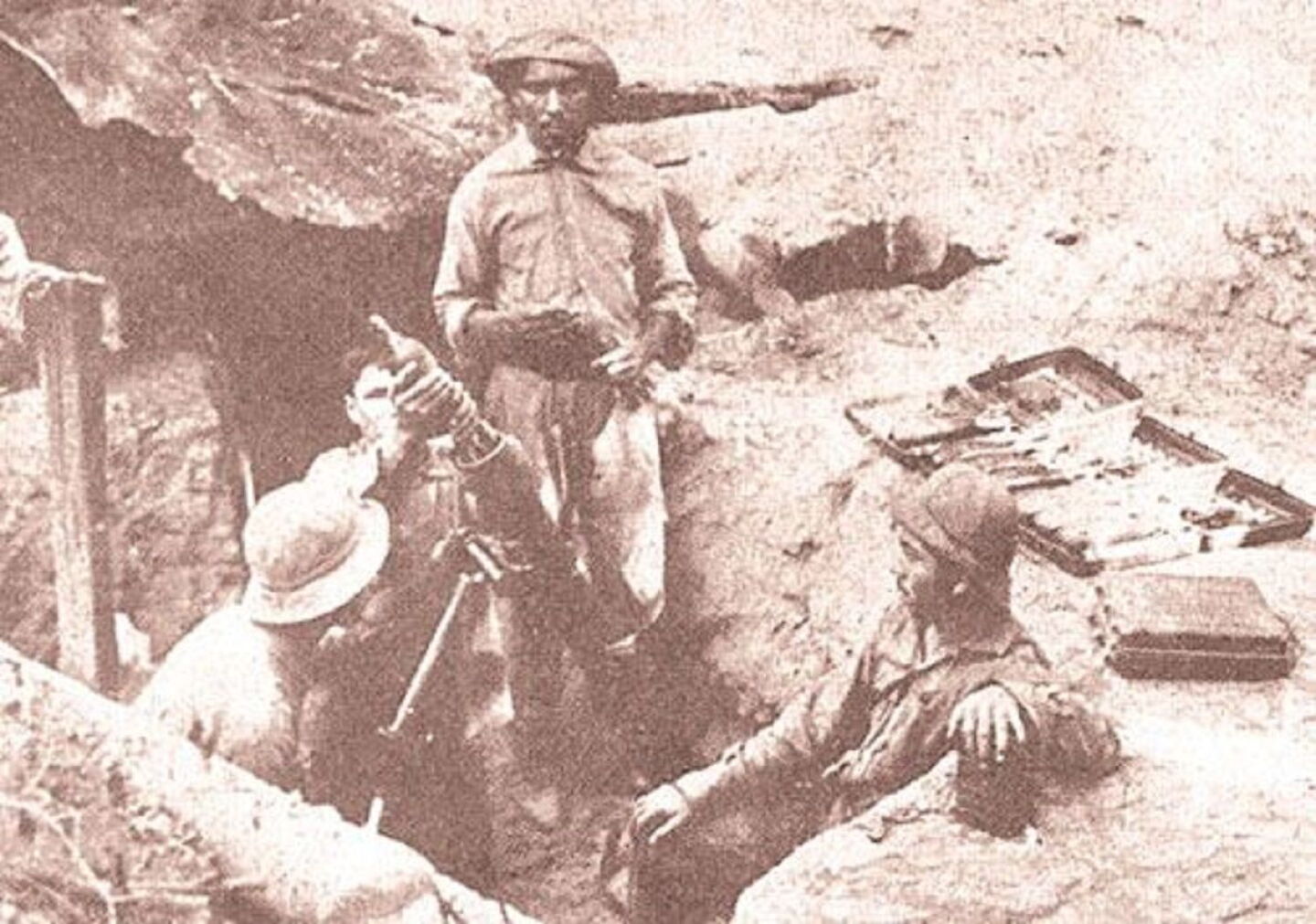 Soldados descansan en la trinchera en el Chaco. La batalla de Boquerón duró veinte días y culminó con la victoria paraguaya.