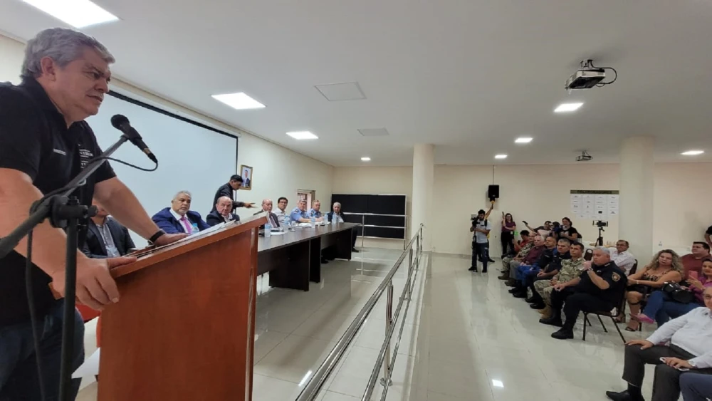 Enrique Riera anuncia que 200 policías enviados de refuerzo quedarán en Alto Paraná Enrique Riera anuncia que 200 policías enviados de refuerzo quedarán en Alto Paraná