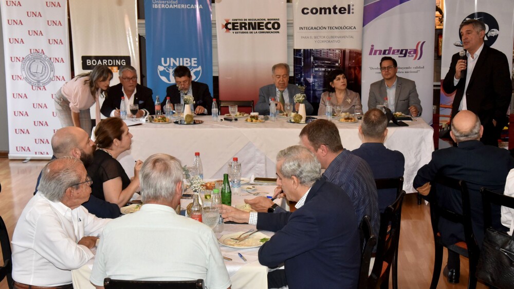 MEC REUNION CON MINISTRO_2_45474088.jpg