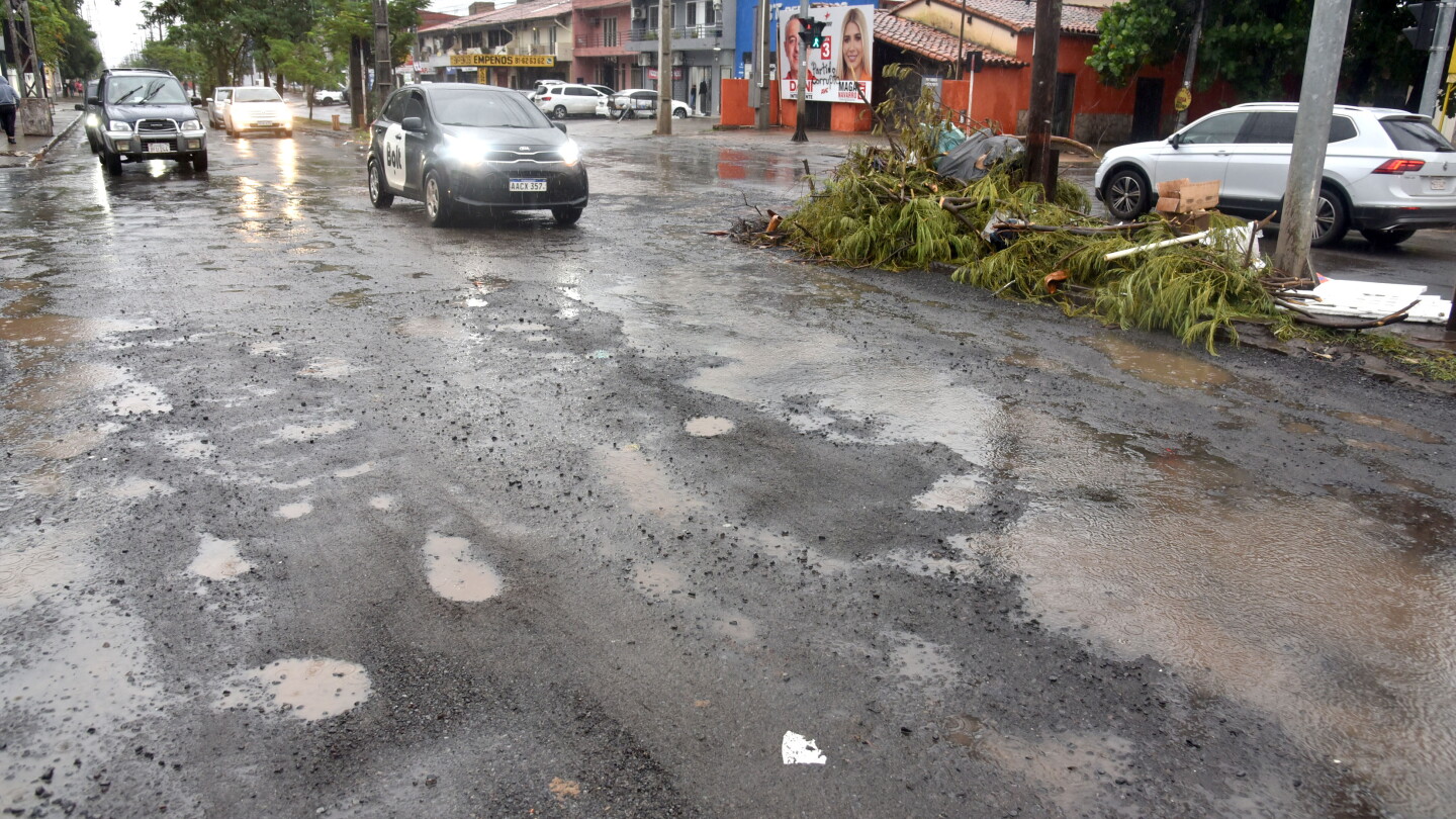 Candidatos proponen soluciones para los baches en Asunción