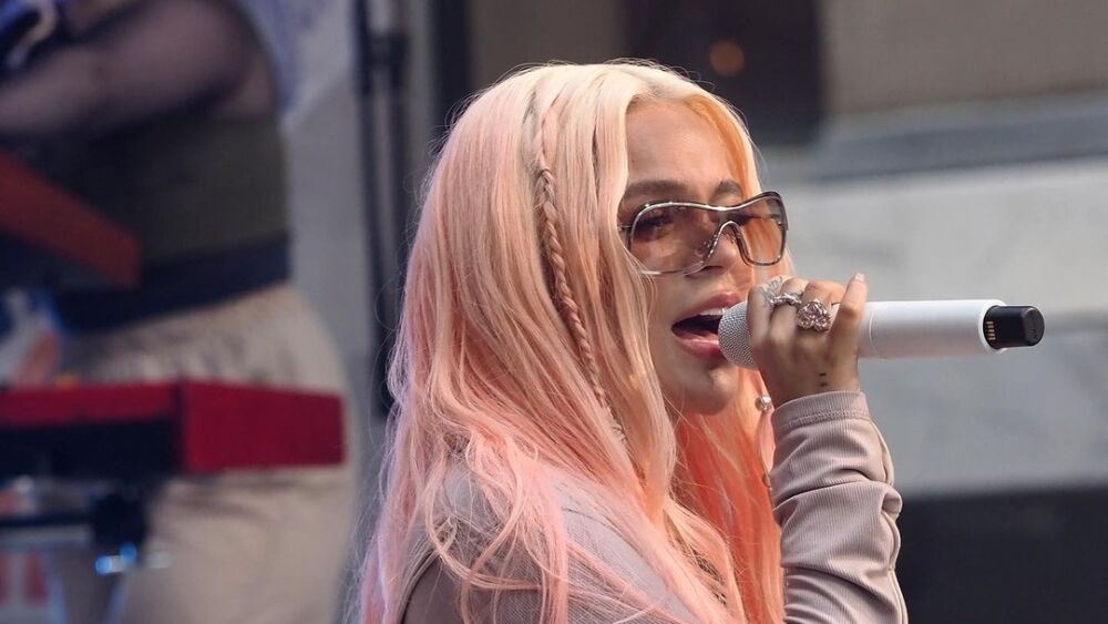 Casi 4 meses de no subirme a un escenario … y aunque el tiempo pasa rápido para mi se hizo eterno no tener ese momento con ustedes Me siento plena, feliz y agradecida de la familia que somos … Hoy fue mi debut.jpg