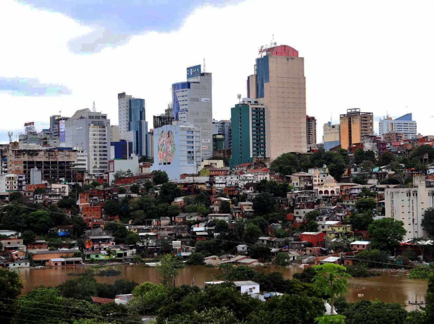 CDE amenazan a los desplazados por las inundaciones (4).jpg
