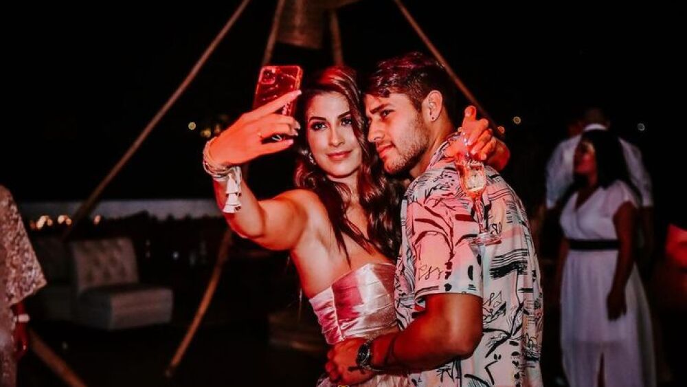 Sigue de luto. Iván Torres estuvo casado por 10 años con Cristina Aranda, con quien tuvo tres hijos. Antes de la muerte de Vita, la pareja había tenido una fuerte pelea y la influencer anunció que se separaban oficialmente e iniciarían el proceso de divorcio. La pareja decidió pasar las fiestas de fin de año en Brasil como tenían planeado, para no alterar la rutina de los niños. Durante el festival musical Ja’umina Fest, Vita encontró la muerte en medio de un enfrentamiento entre supuestas bandas de narcotraficantes. Posteriormente, Tito con mucho dolor reveló que se habían reconciliado justo antes de la muerte de Cristina.