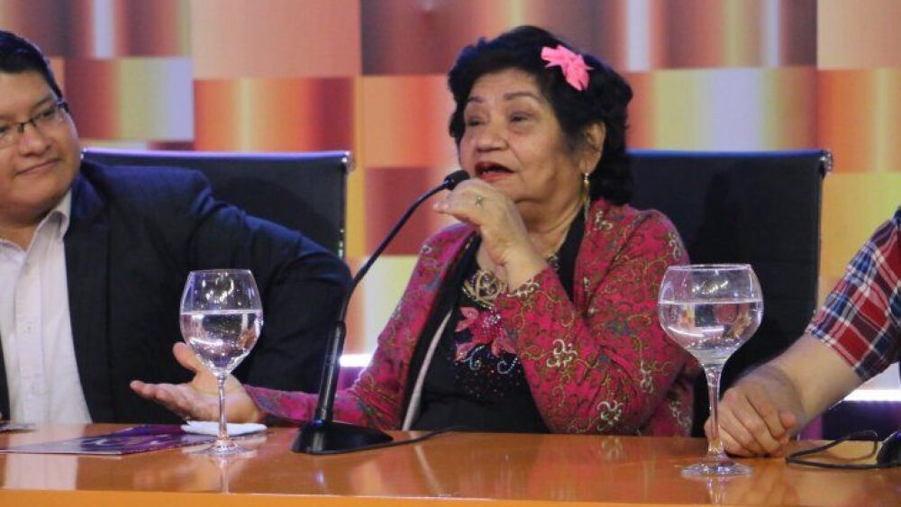 Ña Tora indicó que se trata de una decisión que fue meditada por mucho tiempo. La primera vez que quiso sacarse la pañoleta colorada fue en la época del dictador Alfredo Stroessner y recientemente al ver todo el daño generado por el Metrobús que nunca llegó. “Ahora ya me voy de forma definitiva”, indicó.