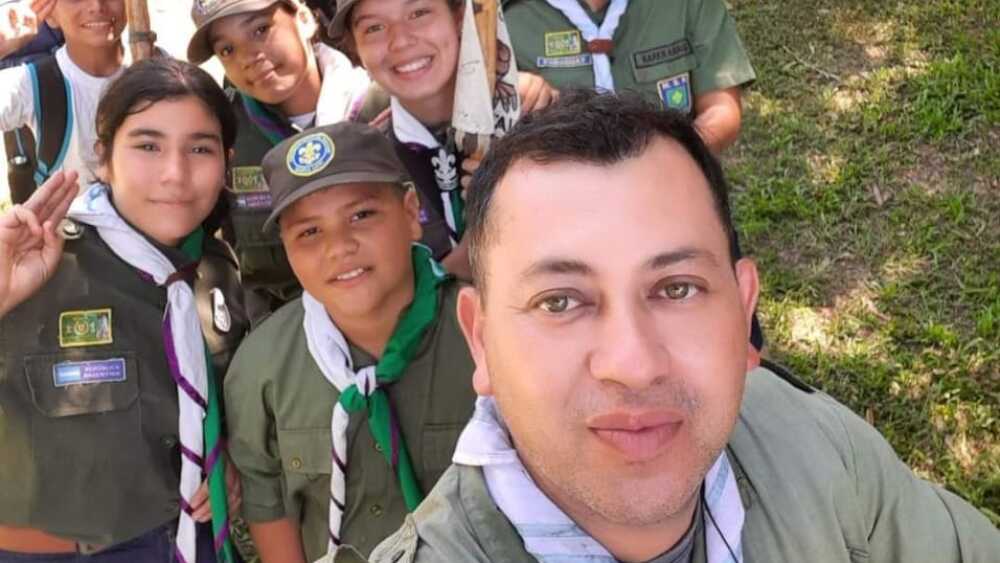 El licenciado era líder boy scout.