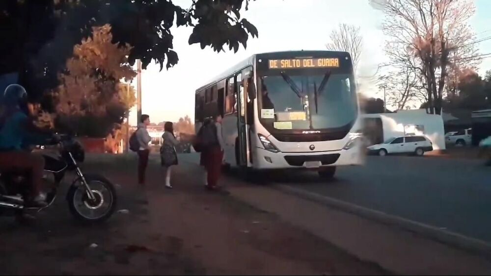 ALUMNOS ESPERANDO.jpg