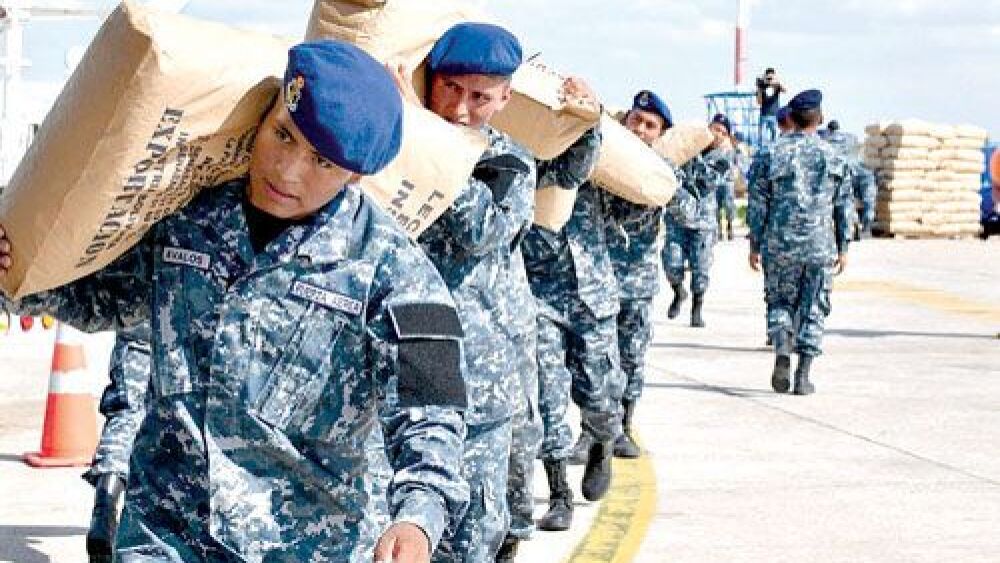 Ayuda.  Bolivia, otro de los países que se suman al envío de alimentos e implementos médicos para la nación afectada.