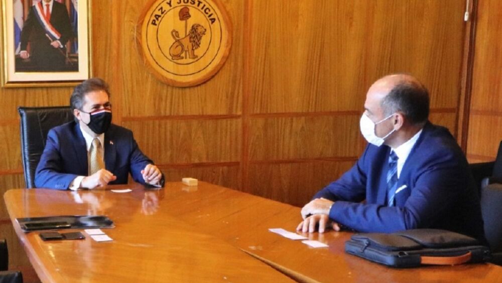 Reunión. El titular del MIC, Luis Castiglioni y Jaime Eguez.