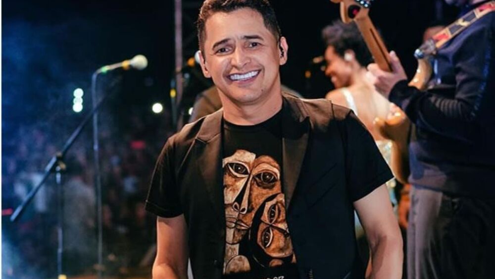 jorge-celedon-fue-sometido-a-una-cirugia-en-sus-ojos-que-paso-730257 (1).jpg