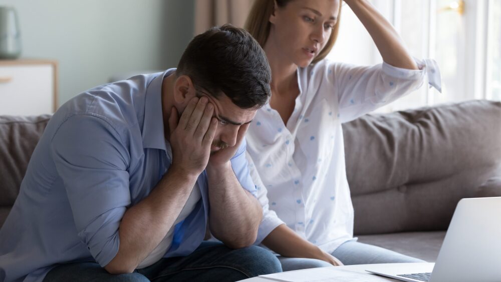 Estrés financiero: Cómo el aprieto económico afecta la salud mental de las familias