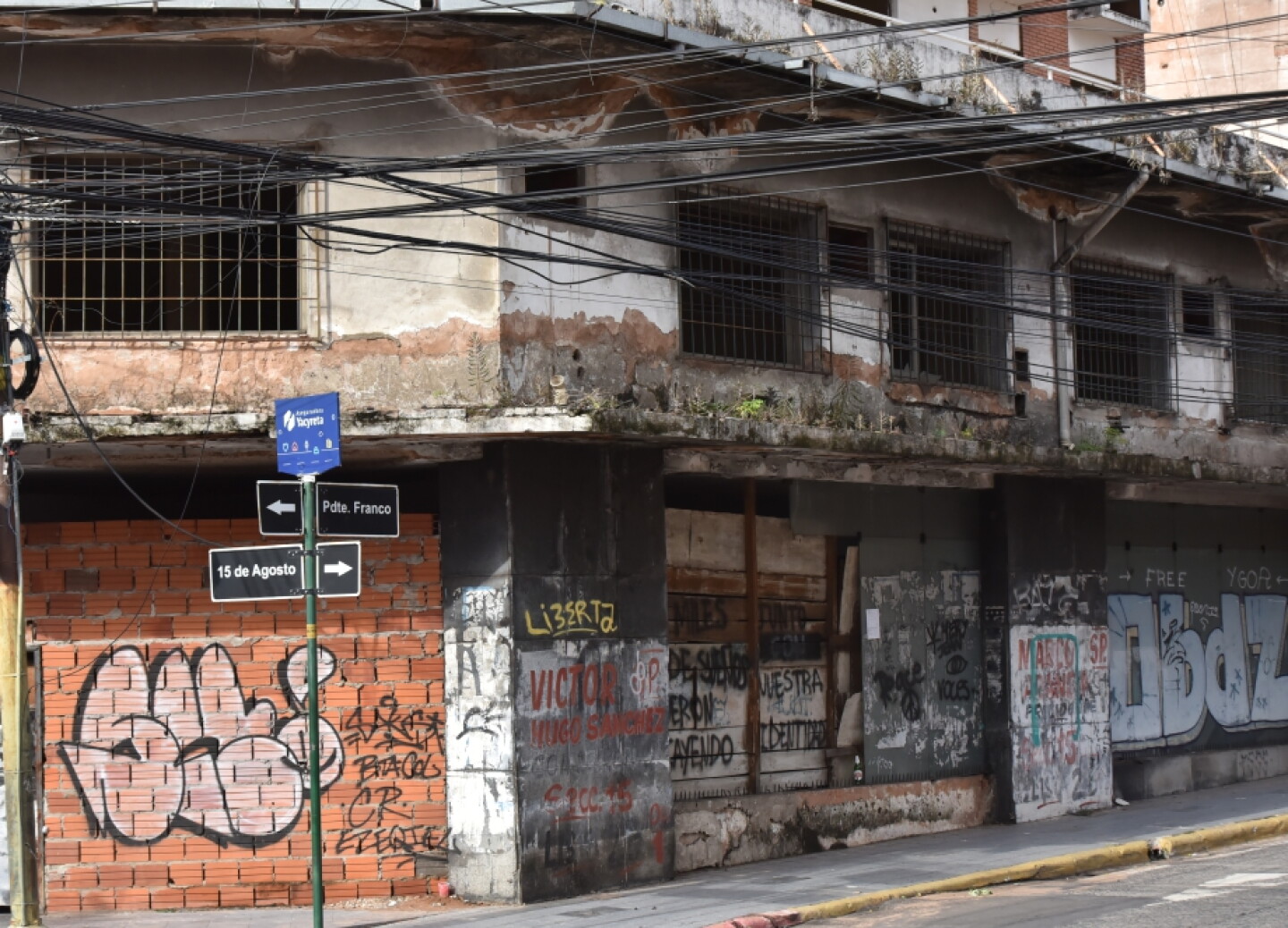 32352479.jpg