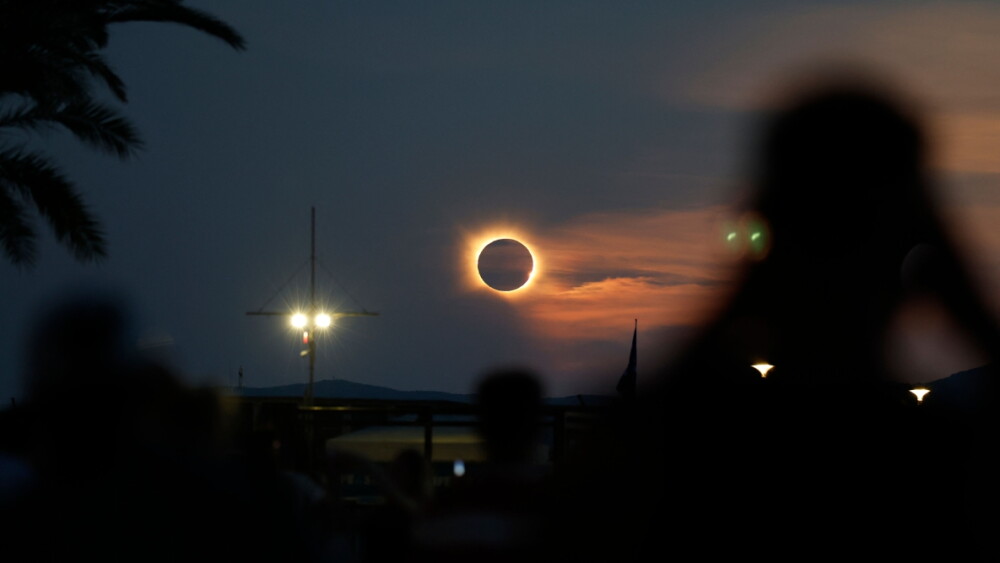 TOPSHOT-SPAIN-ASTRONOMY-ECLIPSE