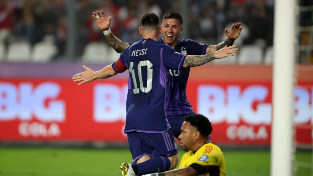 Leo Messi ratifica en el liderato a Argentina y hunde a Perú Leo Messi ratifica en el liderato a Argentina y hunde a Perú