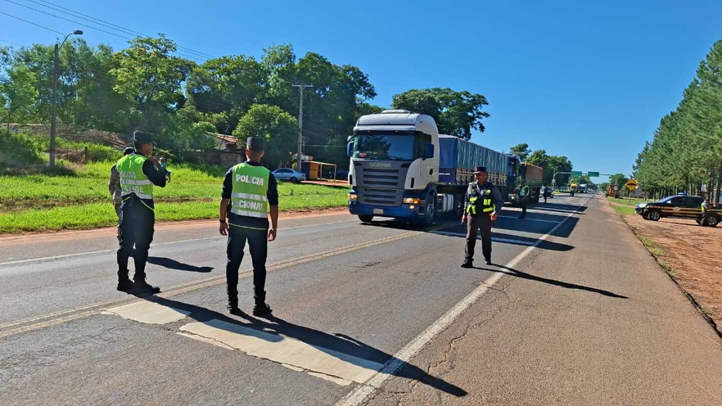 Manfiestación en San Pedro Ruta PY08.jpg