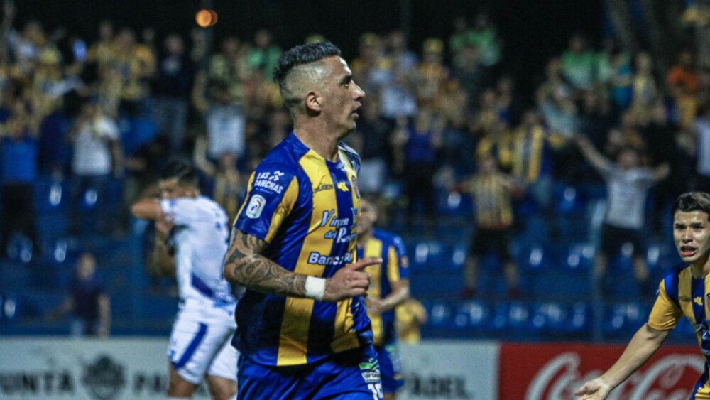 lucas barrios.jpg