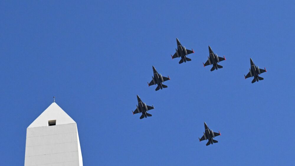 Milei presenta los aviones F-16 y asegura que los argentinos “estarán más seguros” Milei presenta los aviones F-16 y asegura que los argentinos “estarán más seguros”