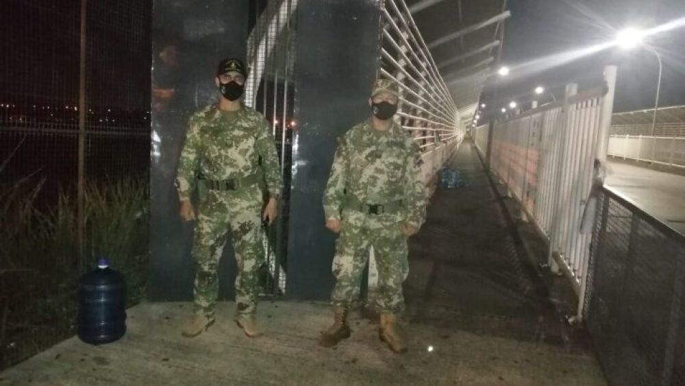 Hasta ayer, así estaba de despejado el Puente de la Amistad que une con Brasil.