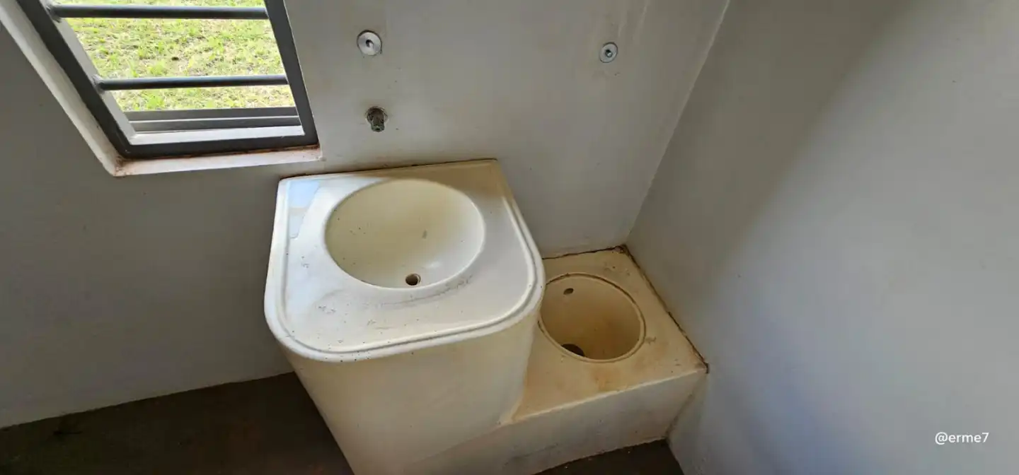 baños en penitenciaria de Minga Guazú..png