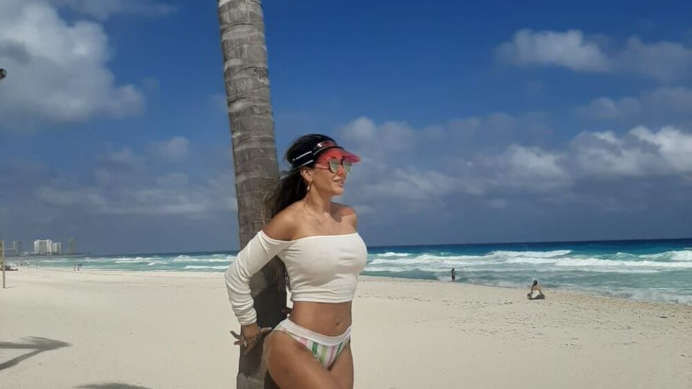 Ruth Alcaraz-playa mexicana.jpeg