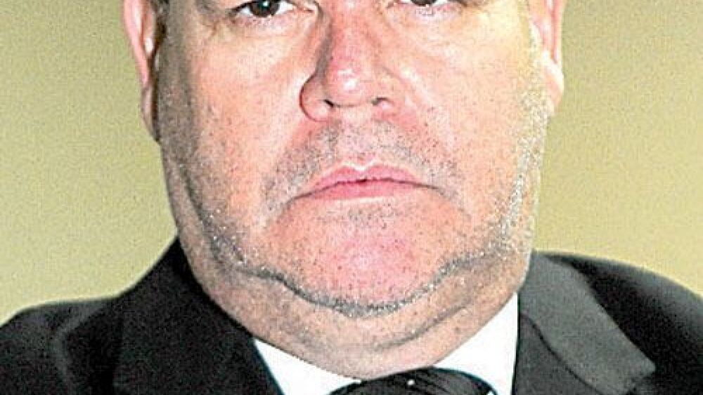 Miguel T. Fernández,  juez.