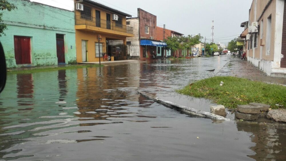 Pilar bajo agua.jpg