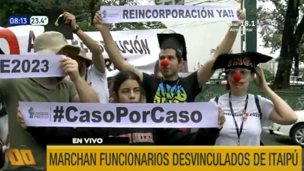 Desvinculados de Itaipú trasladan protesta a Asunción: “Quedamos como payasos” Desvinculados de Itaipú trasladan protesta a Asunción: “Quedamos como payasos”