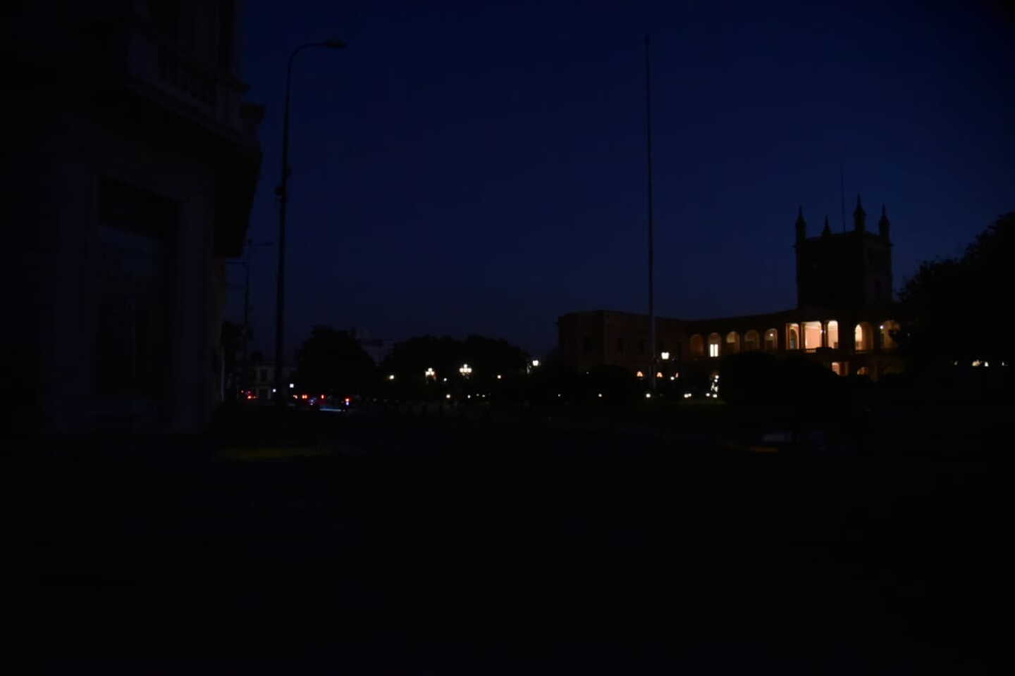 Zona de Palacio de López a oscuras.jpg
