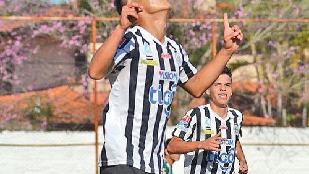 Uno bastó.  Darío González celebra el gol de la victoria.