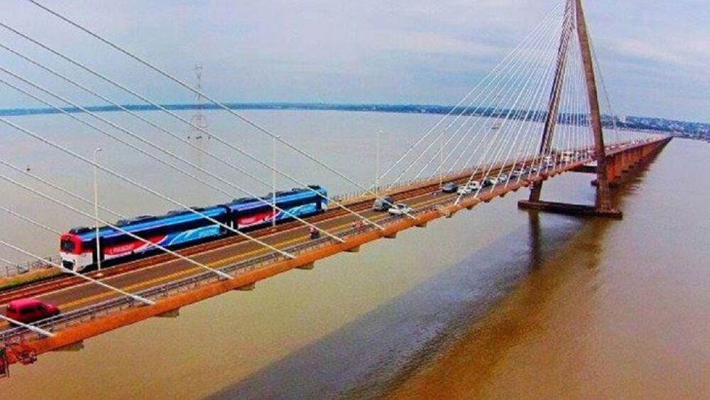 Así es el puente bimodal que conecta Encarnación con Posadas.