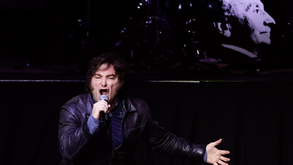 Milei presenta su nuevo libro en plena campaña electoral en Buenos Aires