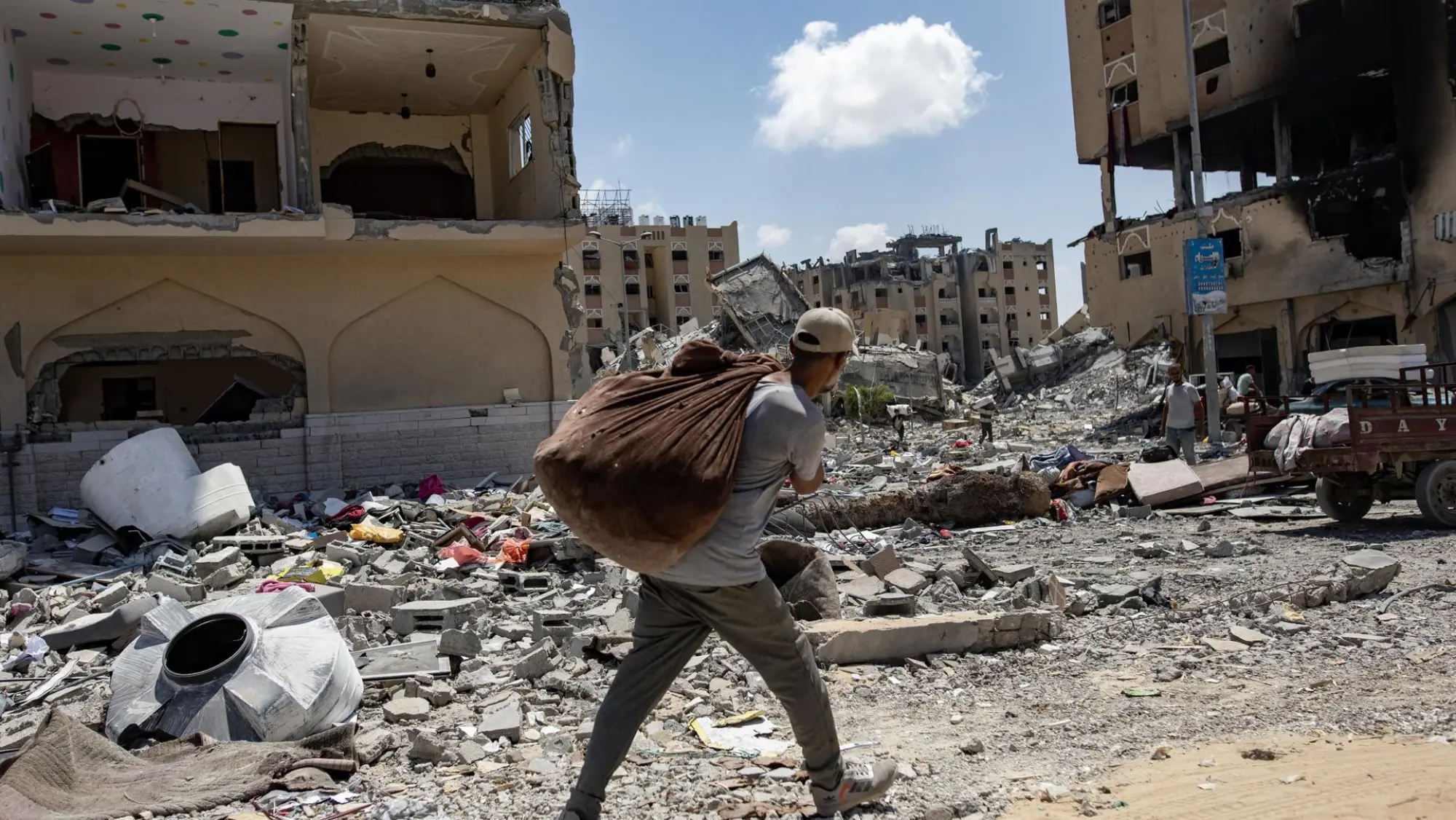 Un ataque israelí cerca de una escuela en el centro de Gaza deja ocho muertos Un ataque israelí cerca de una escuela en el centro de Gaza deja ocho muertos