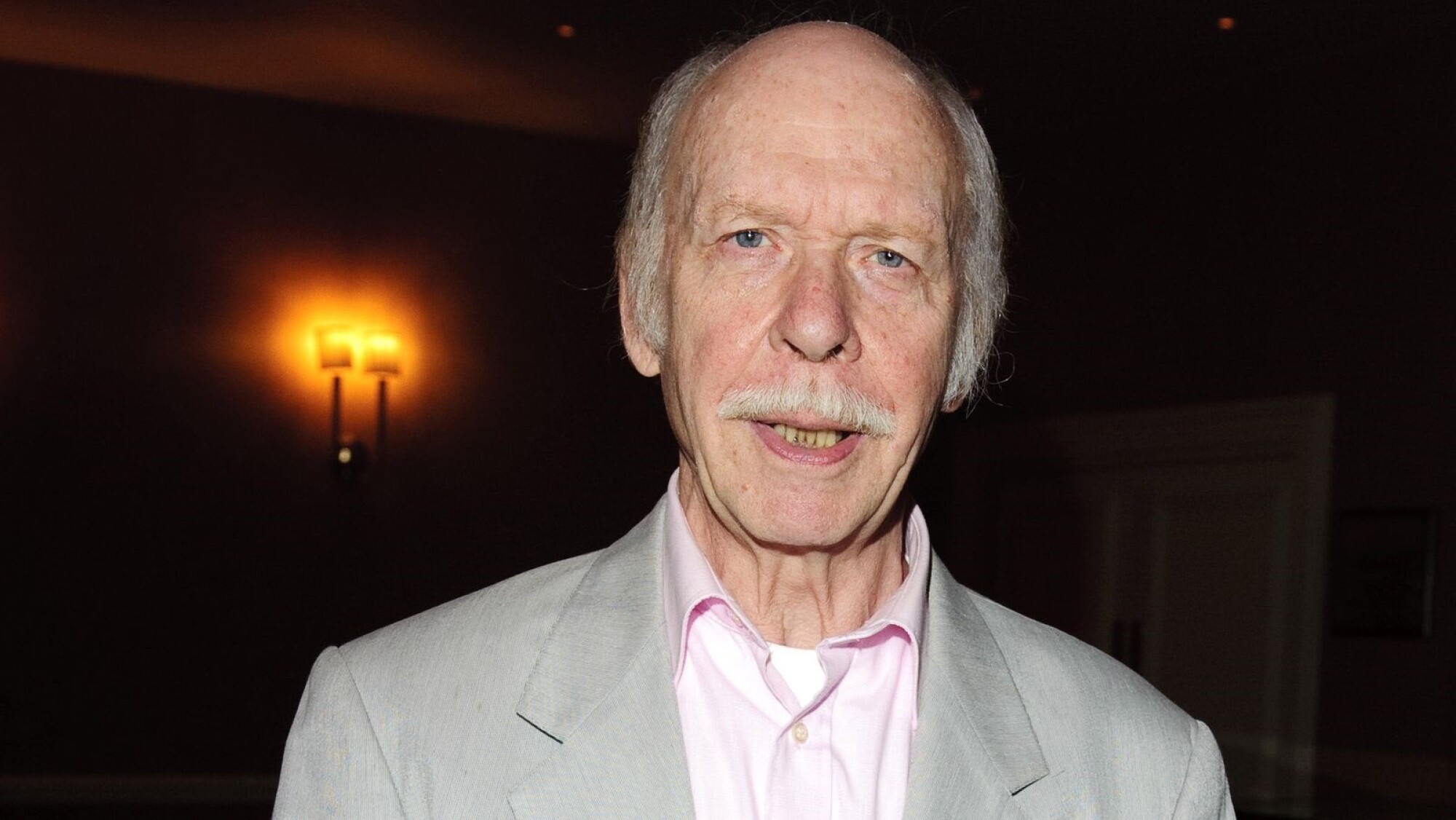 Fallece el actor Brian Murphy, famoso por su papel de George Roper, a ...